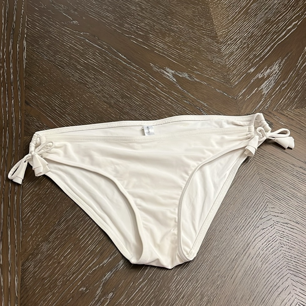Gap Body white bikini bottomed tassels. Size L